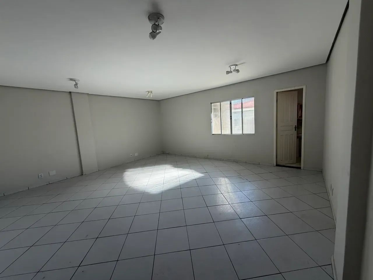 Sala Comercial Rua Para - Vieiralves - Foto 4