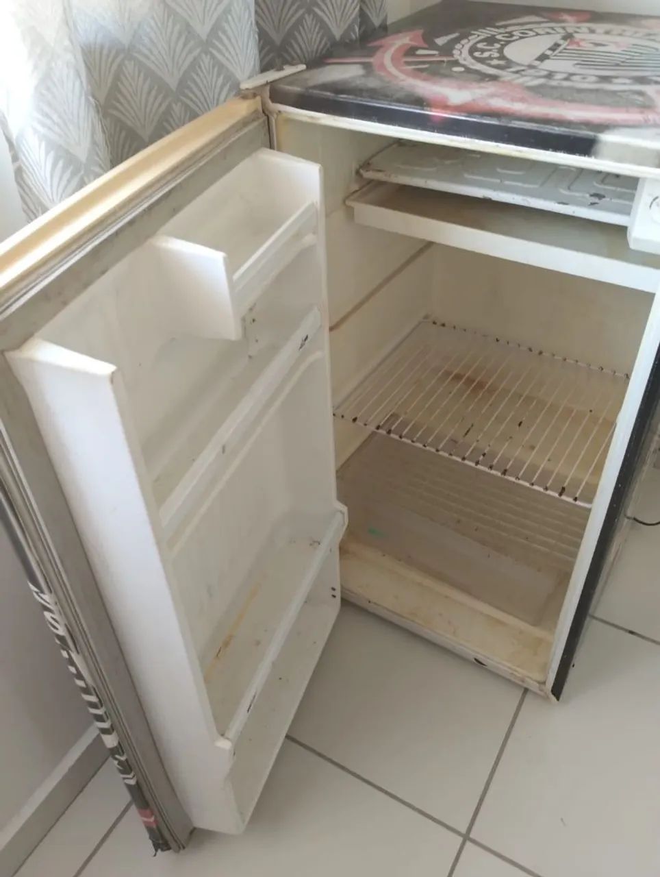 Frigobar da Consul adesivado .... - Foto 2