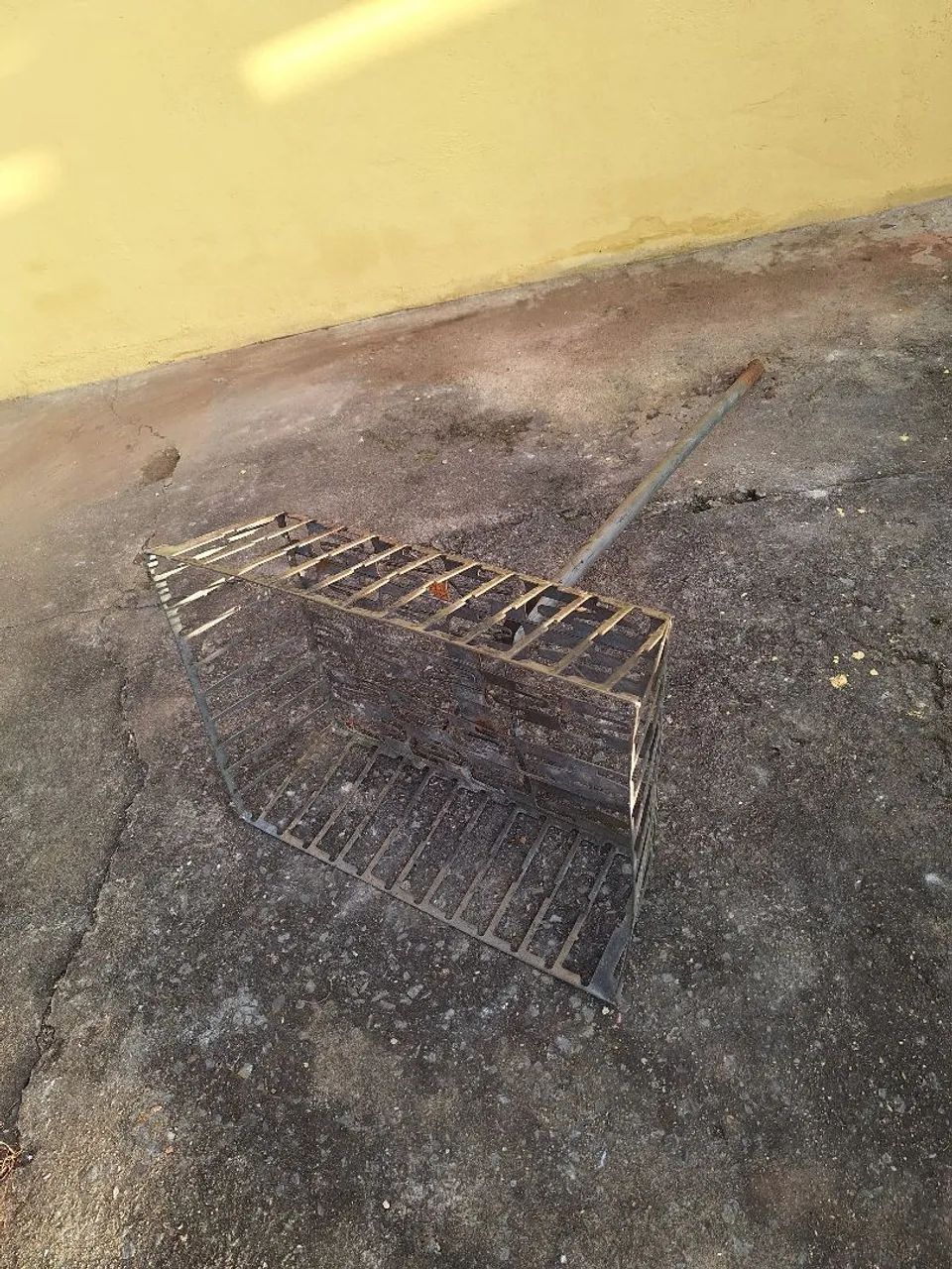 Vendo essa lixeira usada  - Foto 2