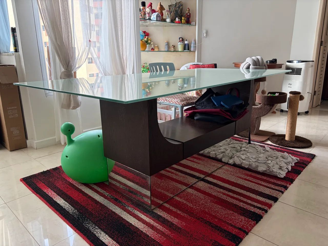 Mesa com tampo de vidro