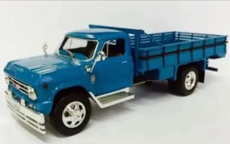 Duas miniaturas caminhão Chevrolet D 60 e C 60  - Foto 2
