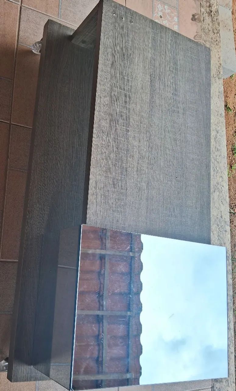 Mesa de centro espelhada com rodízio medida 110 x 60 cm. Em perfeito estado - Foto 2