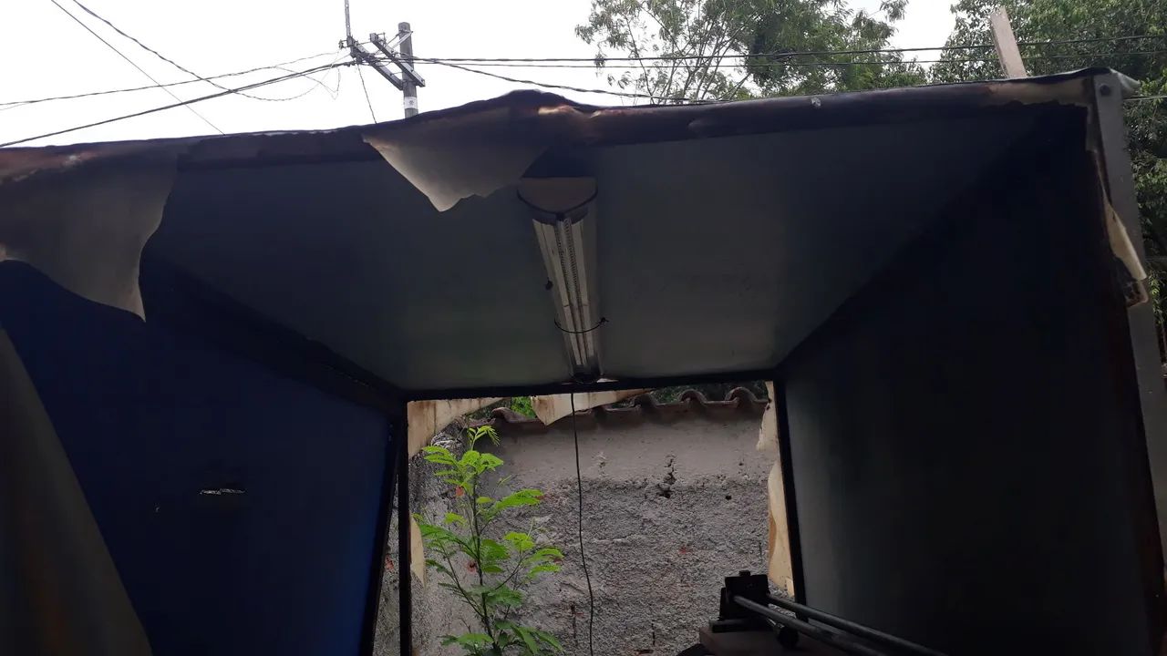 Vendo uma barraca móvel com rodas peneumaticas 