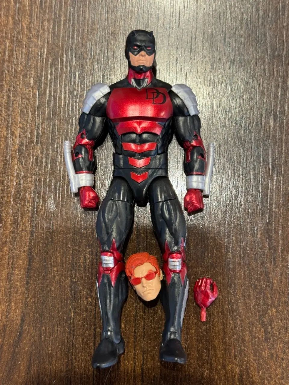 MARVEL LEGENDS DAREDEVIL RETRO INCOMPLETO 