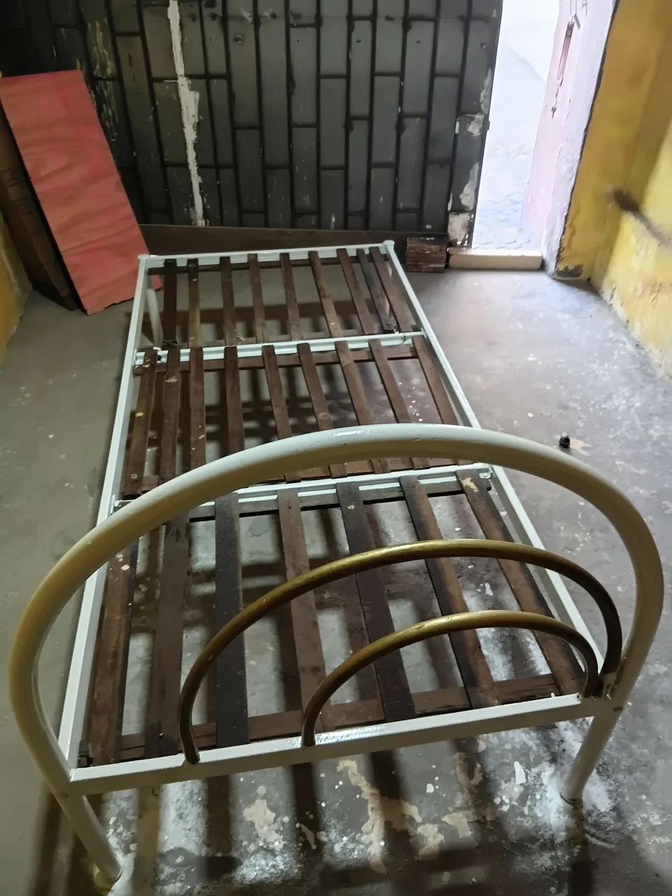 Cama de ferro de solteiro com colchão - Foto 4