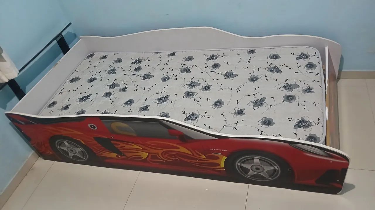 Cama infantil com colchão 