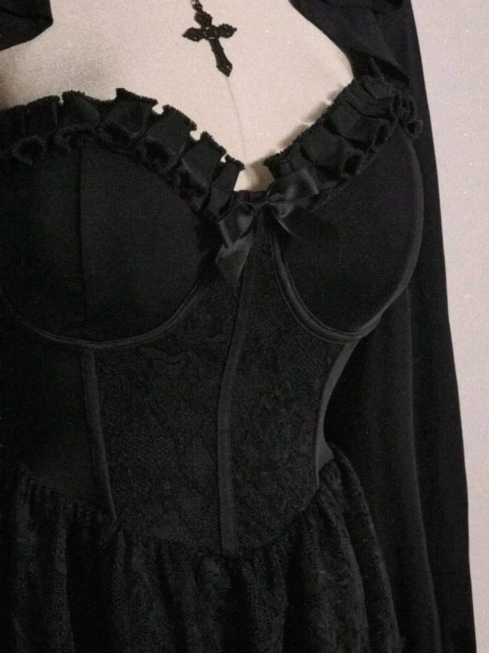 Vestido Preto com Capuz  - Foto 4
