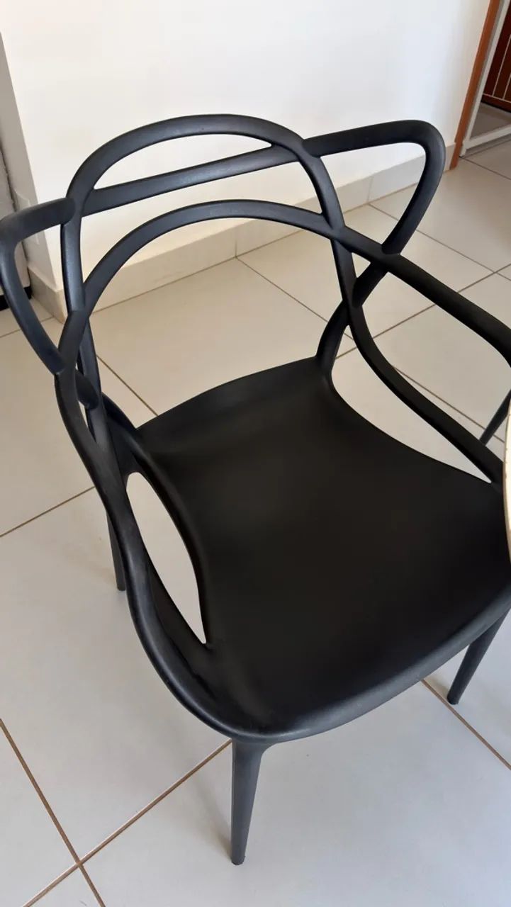 Vendo mesa com 4 cadeiras  - Foto 3