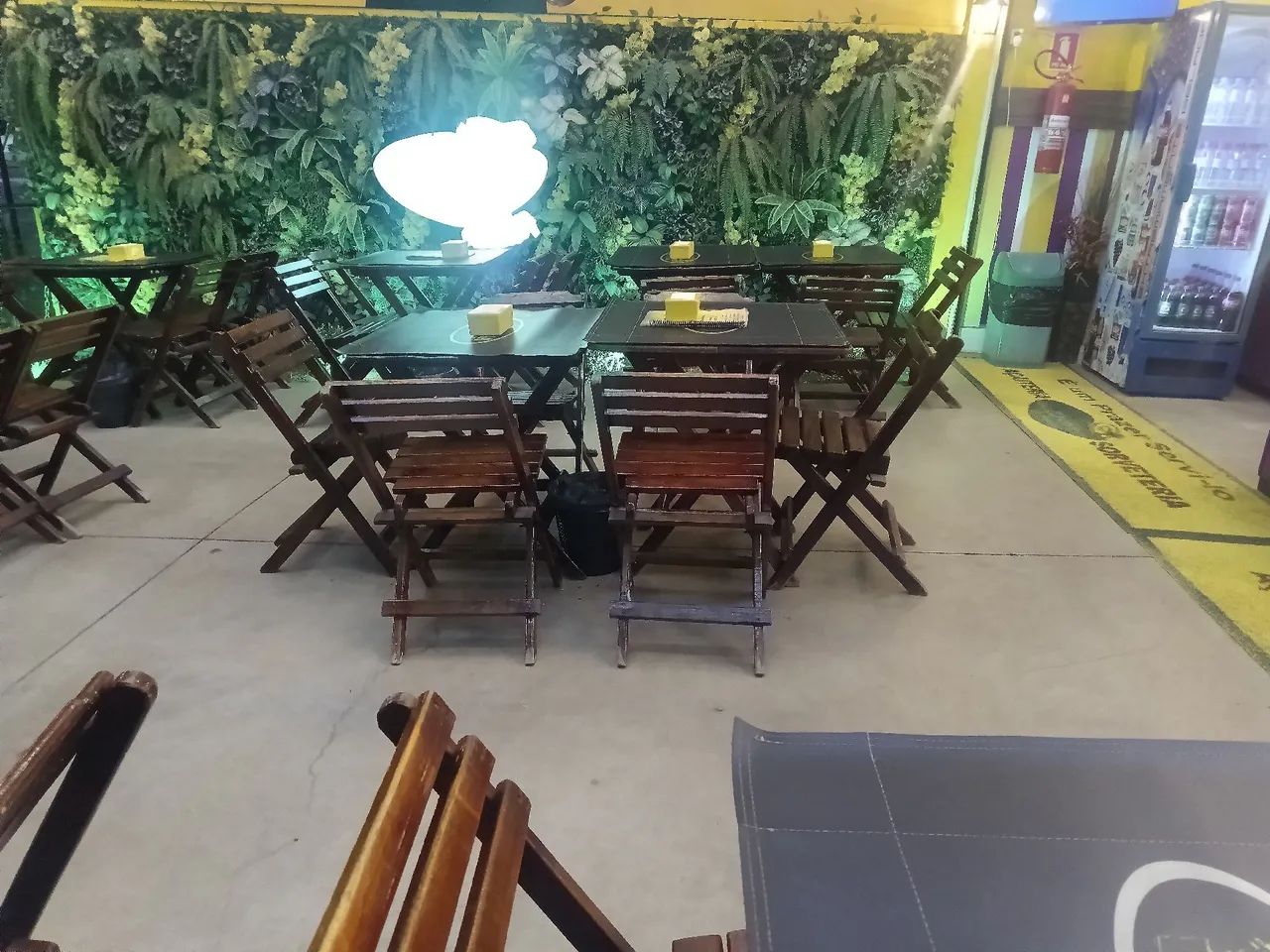 Mesa de madeira  *