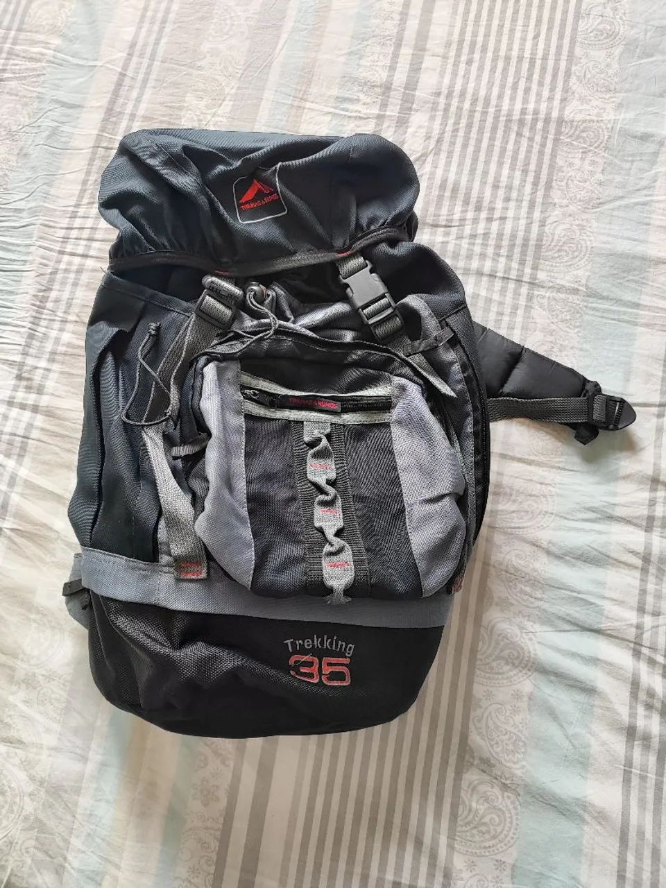 Mochila trilhas e rumos semi nova.
