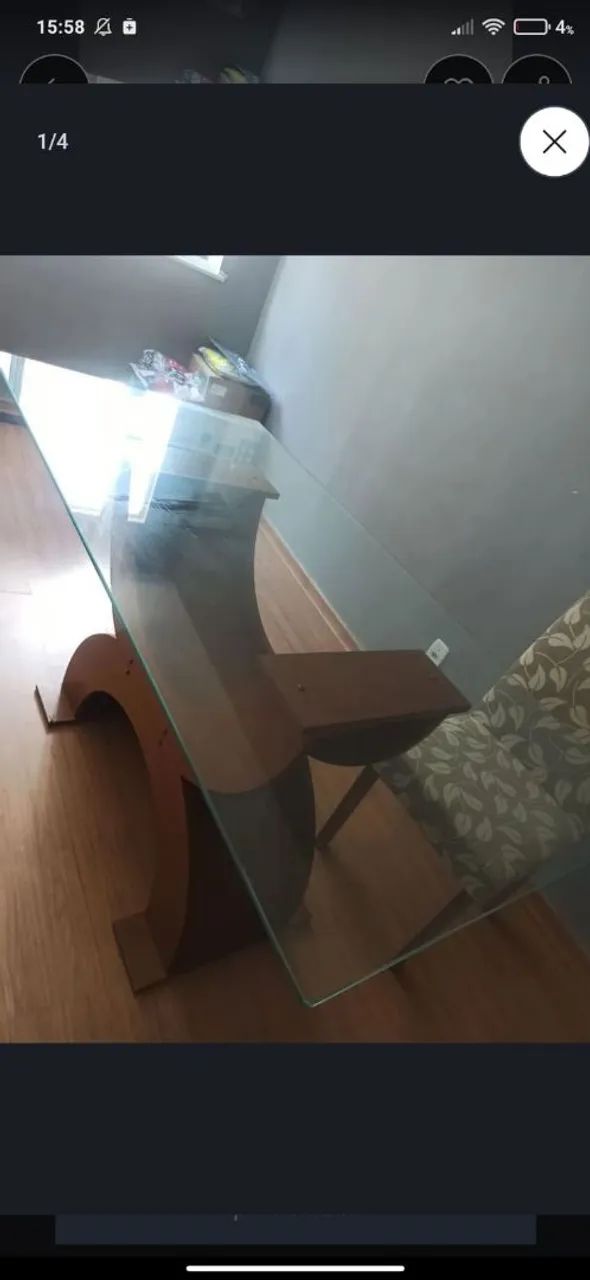 Mesa de vidro com 6 cadeiras 