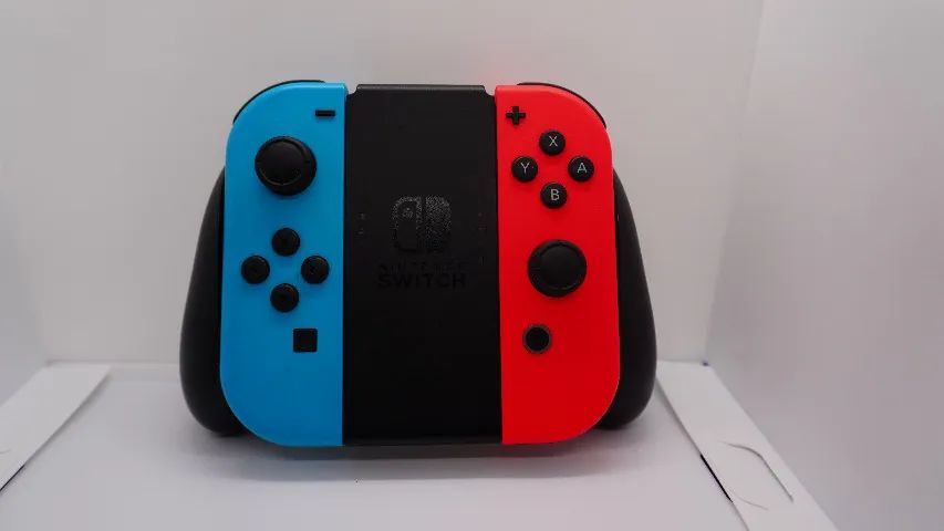 Nintendo Switch + 4 Joy Cons + Maleta Original - Consoles de Vídeo