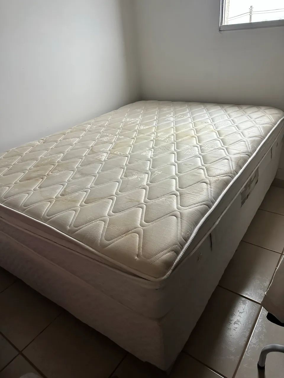 Vendo cama box casal 
