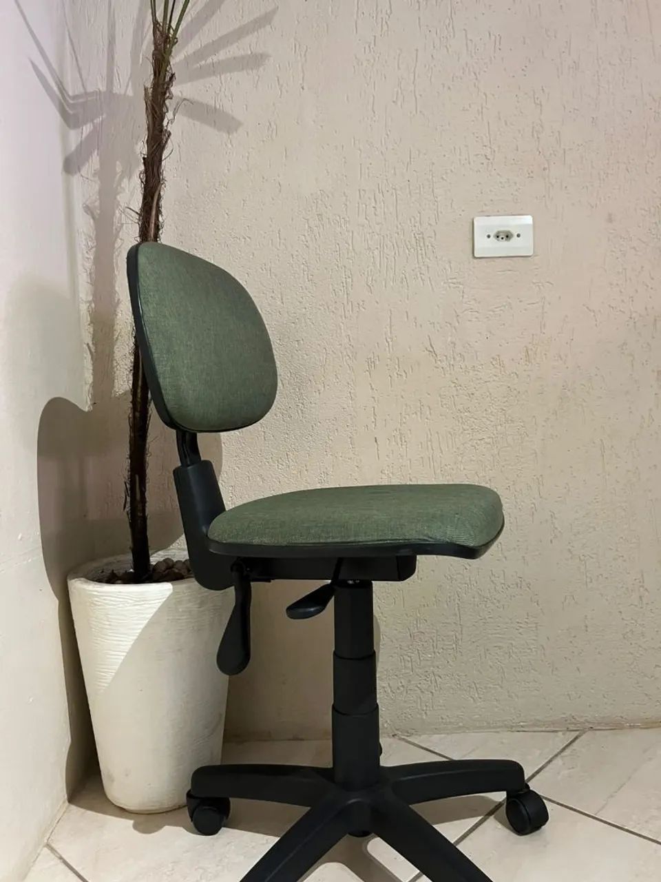 Cadeira escritório/giratória  - Foto 5