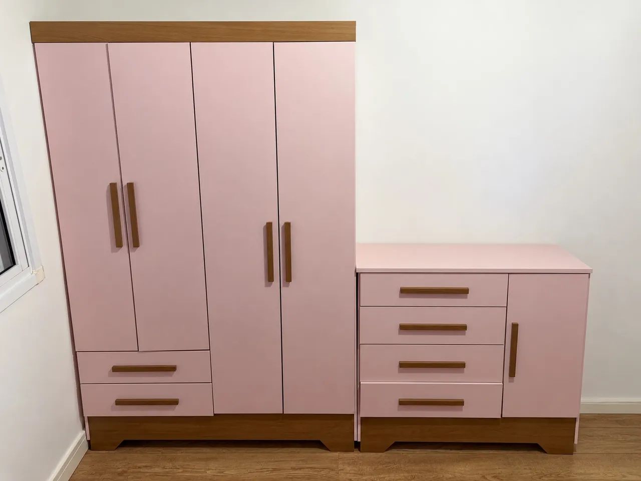 Guarda roupa e cômoda infantil 