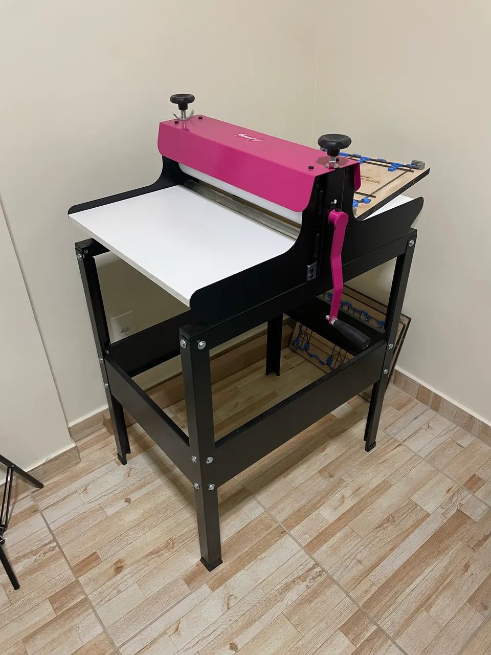 Máquina de corte e vinco artmaq 