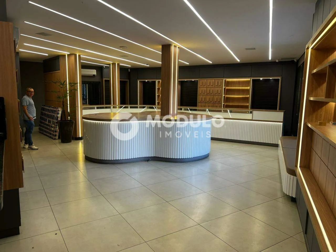 Predio comercial disponível para locação no bairro Saraiva. - Foto 4