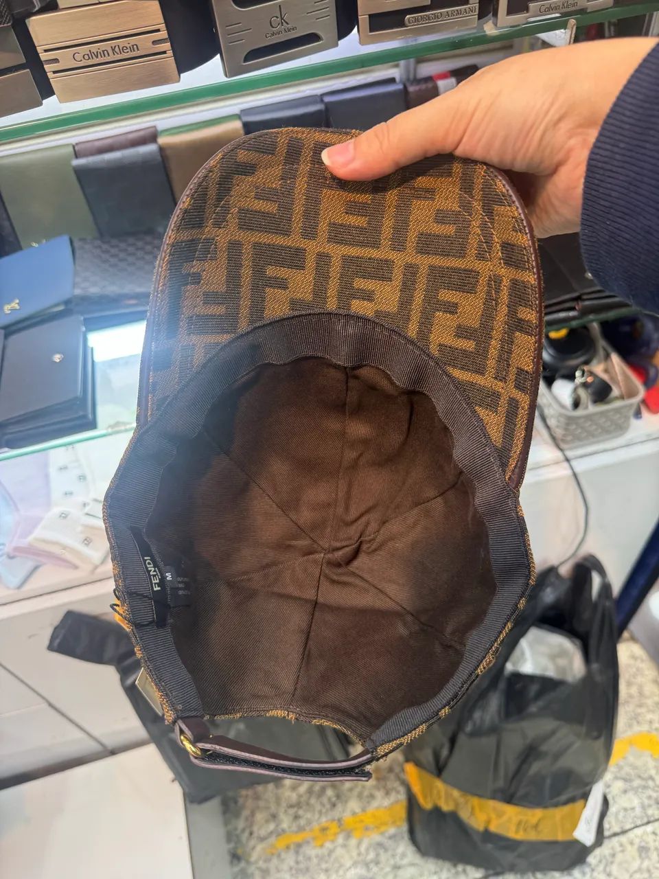 Boné estampado marrom fendi clássico italiano  - Foto 3