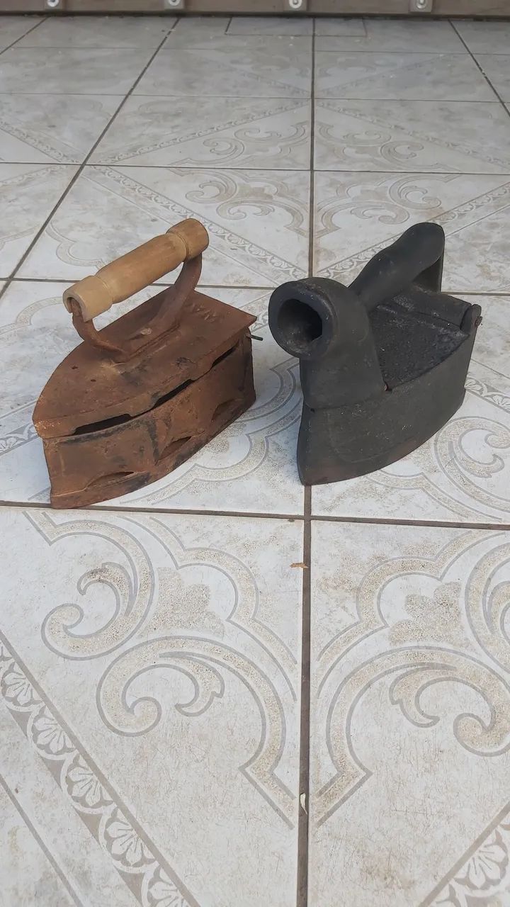 Ferro passar roupa antigo - Foto 2