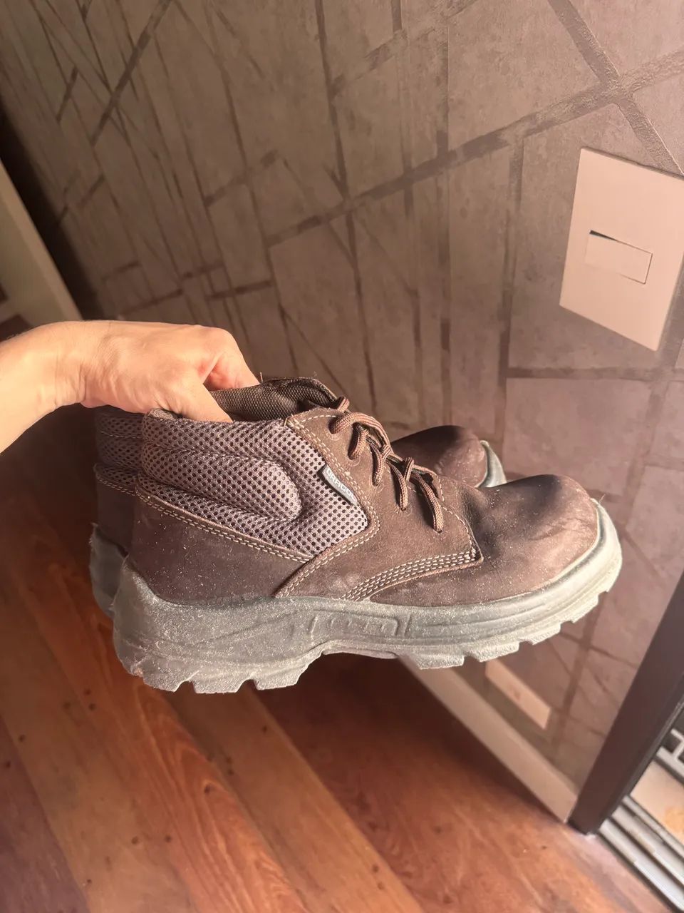 Botas para trabalhar em empresas em perfeito estado 