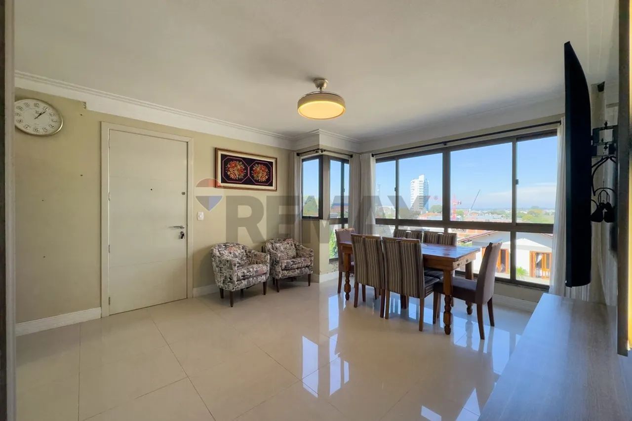 Apartamento de 2 dormitórios com suíte e box duplo de garagem - Foto 4