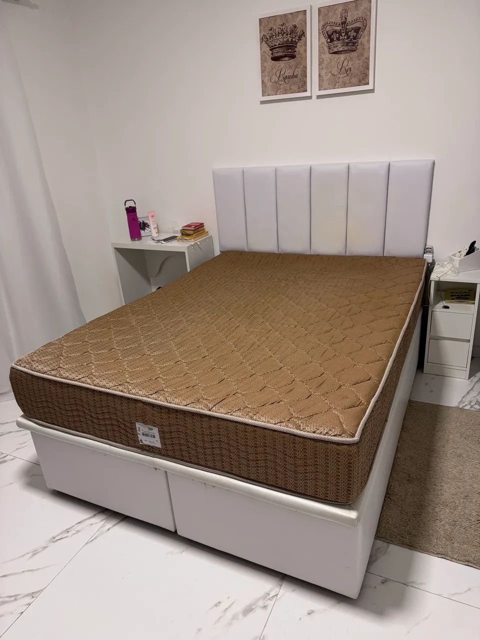 Cama casal com baú