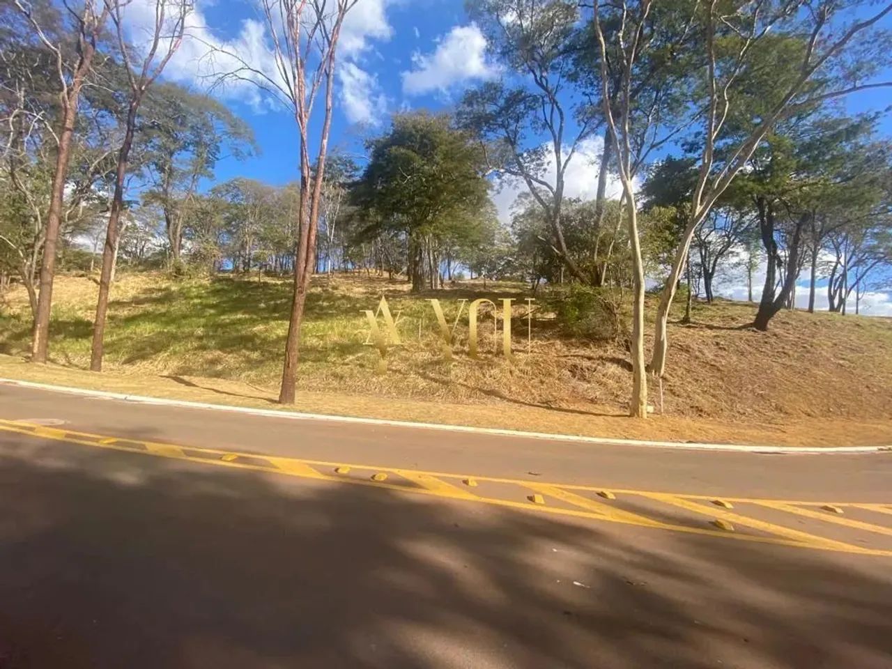 Lote de esquina,com a melhor posição solar do condomínio Aldeia do Vale. - Foto 2