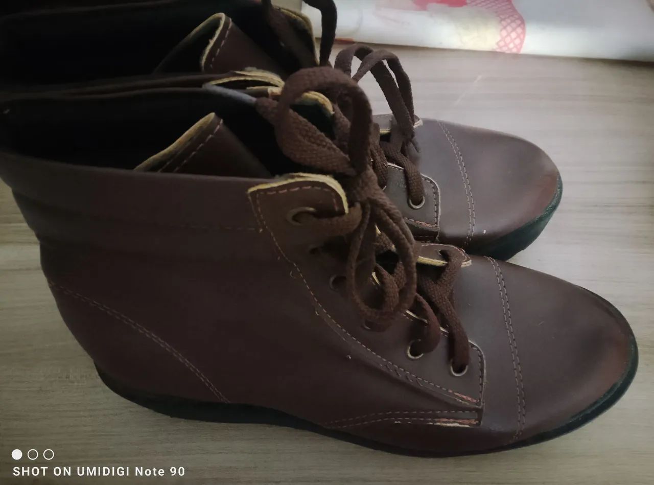 Bota feminina marrom ......em bom estado de conservação