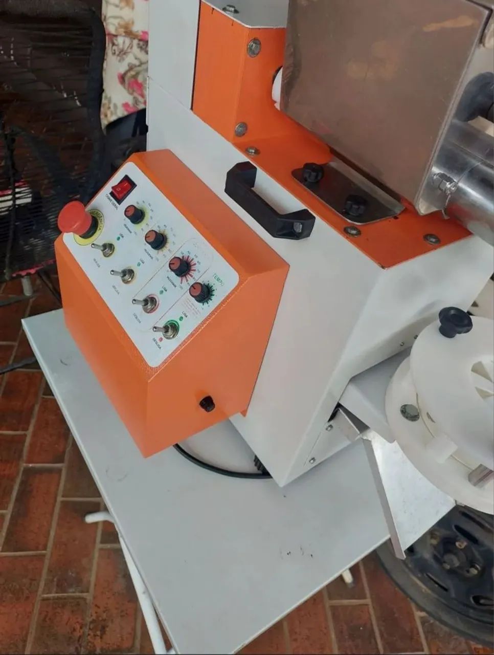 Vendo modeladora de salgados 