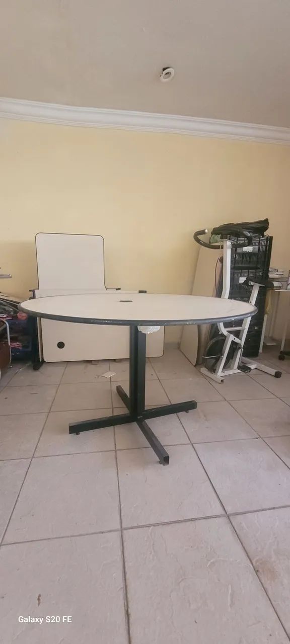 Mesa de reunião redonda