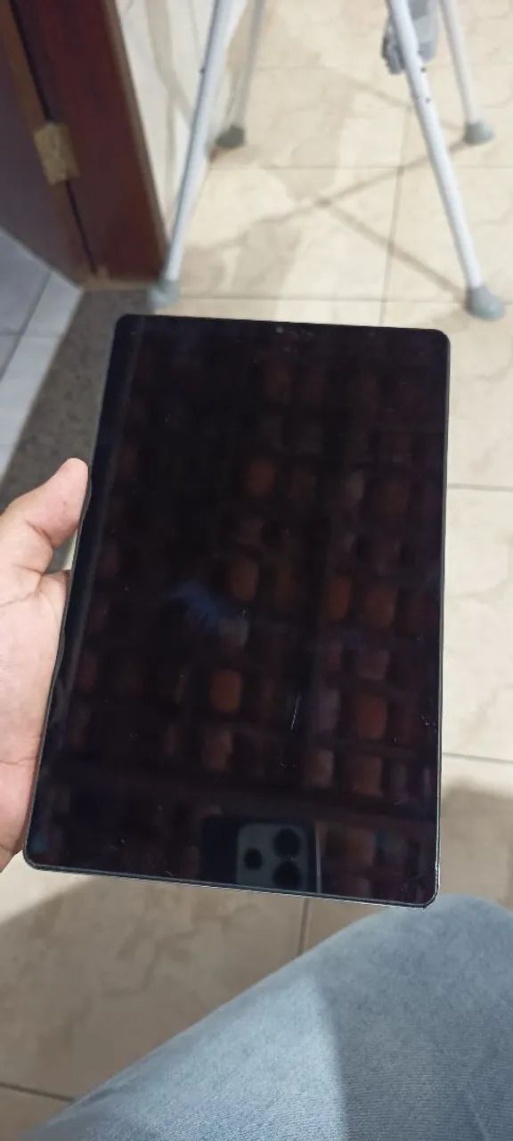 VENDE-SE TABLET LENOVO, SUPER CONSERVADO.