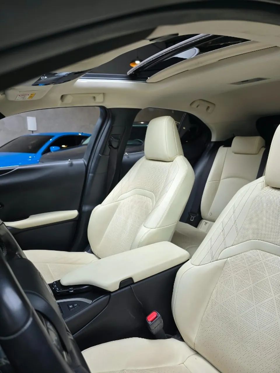 Lexus UX-250h Luxury 2.0 16V Aut.(hybrid), foto 16 de 19