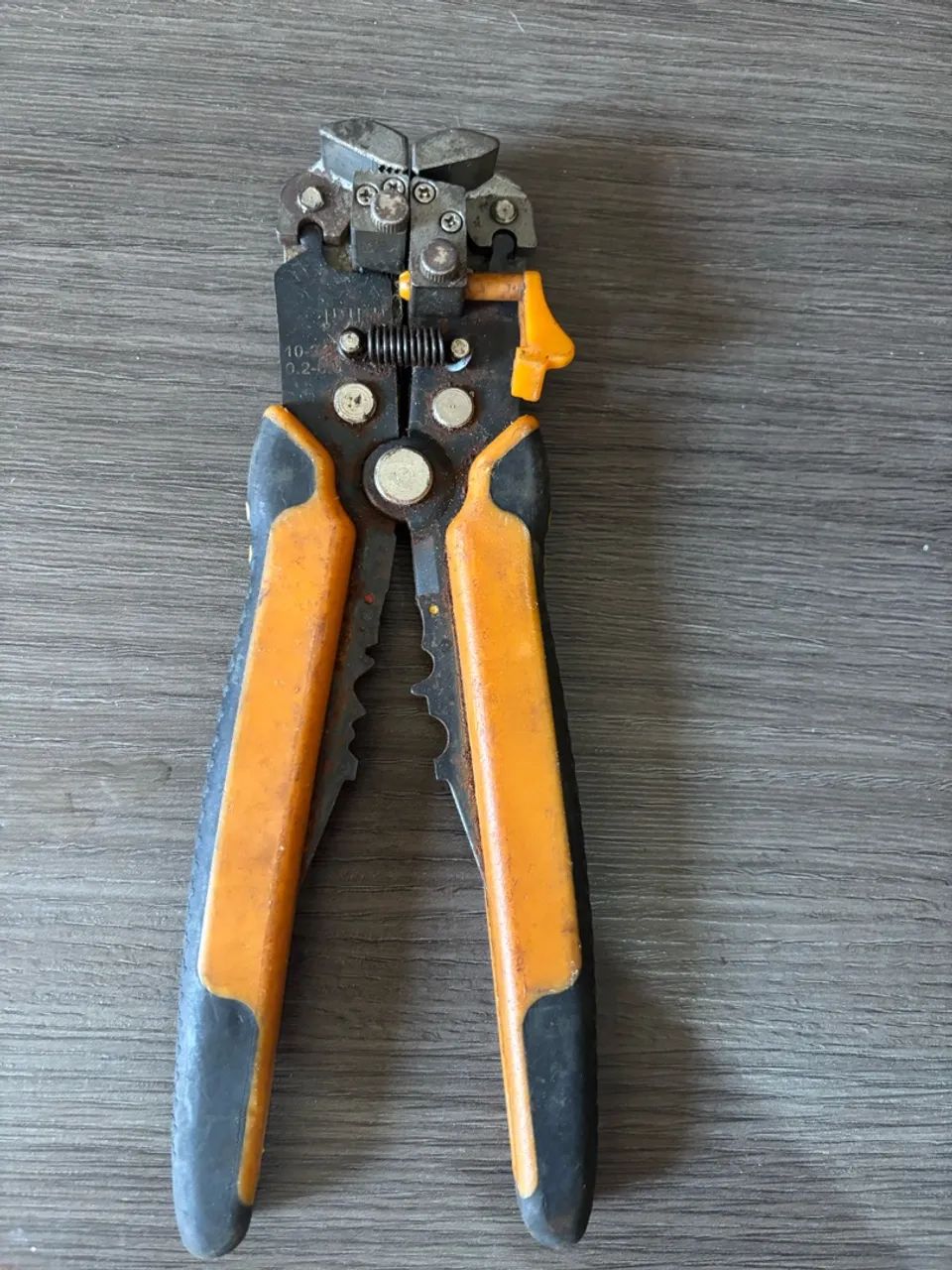 Alicate automático