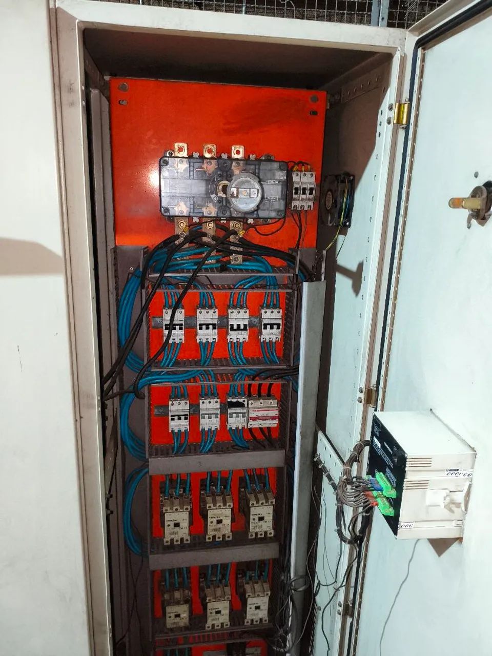 Banco de Capacitores Automático WEG 220V - Armário Duplo - Foto 2