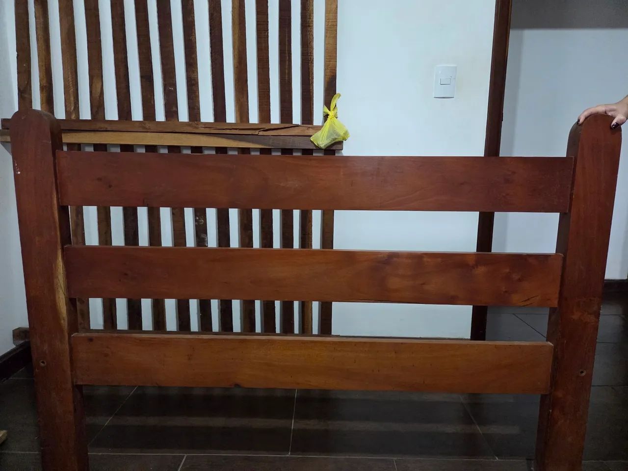 Cama de casal - Madeira maciça Cedro - Foto 2