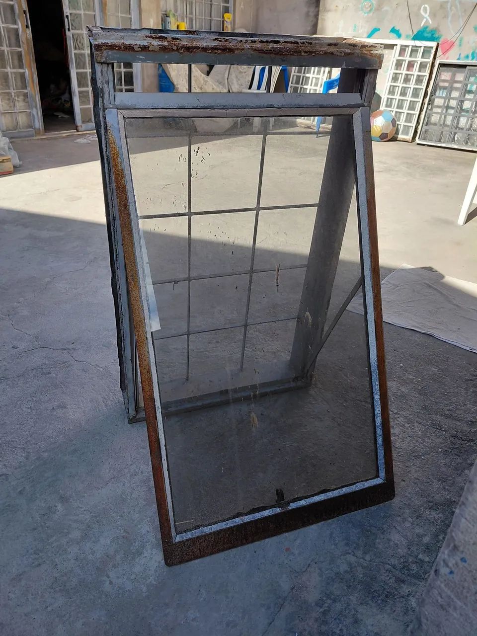 JANELA MAXIM-AR EM AÇO 100X60X7CM COM GRADE LUCASA (JÁ COM VIDRO) USADA E SEM AVARIA - Foto 5
