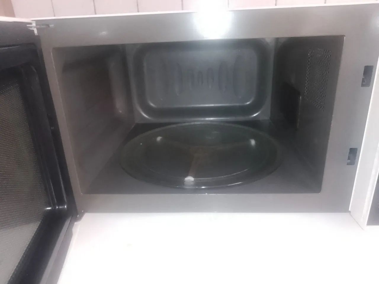 Microondas LG 30 litros  - Foto 2