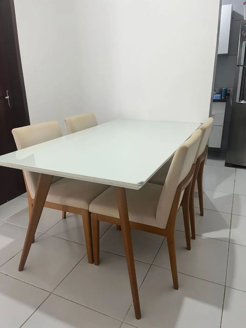 Mesa de jantar com cadeiras
