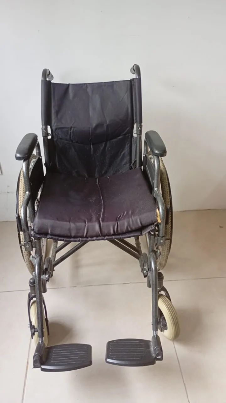 Cadeira de rodas D400 Raiada Dellamed 46 preto - Foto 2