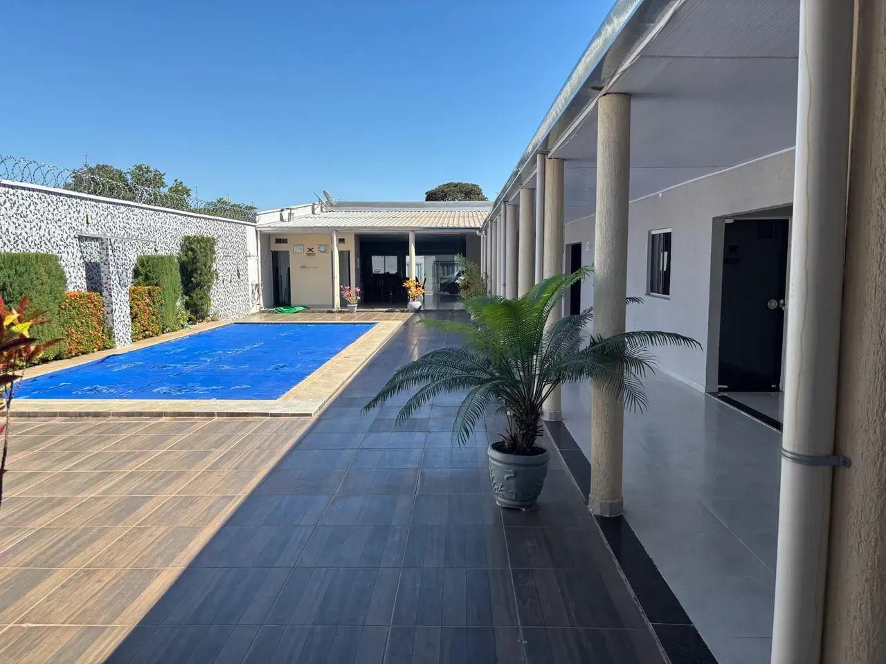 CASA EM ARUANÃ-GO / 08 SUÍTES - Lote: 720m2 - Foto 3