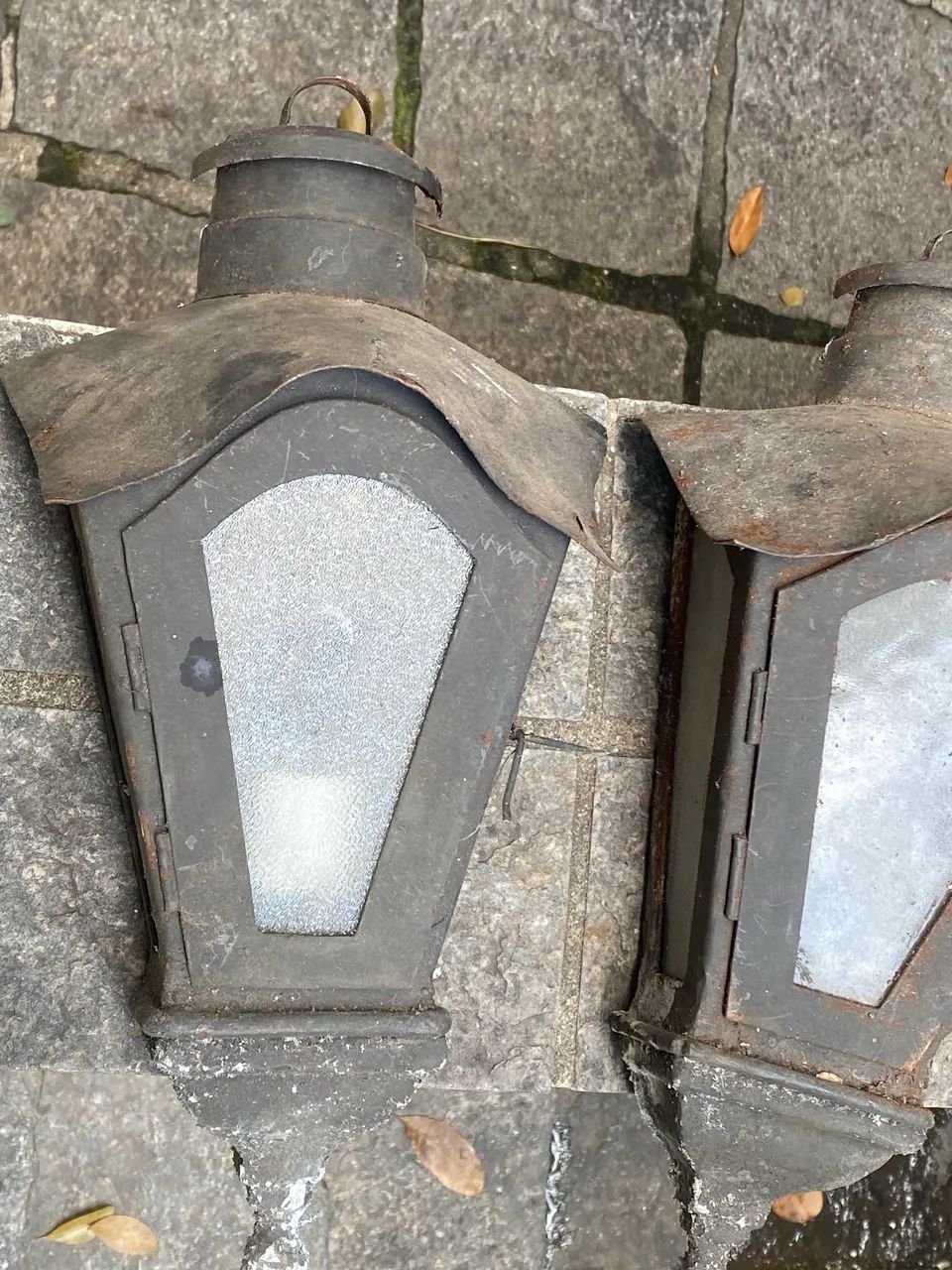 Kit com 4 arandelas antigas de parede em metal - luminárias externas vintage