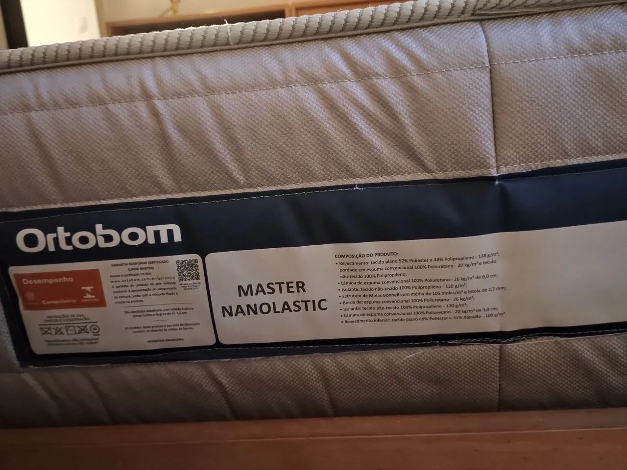 Cama e colchão de casal