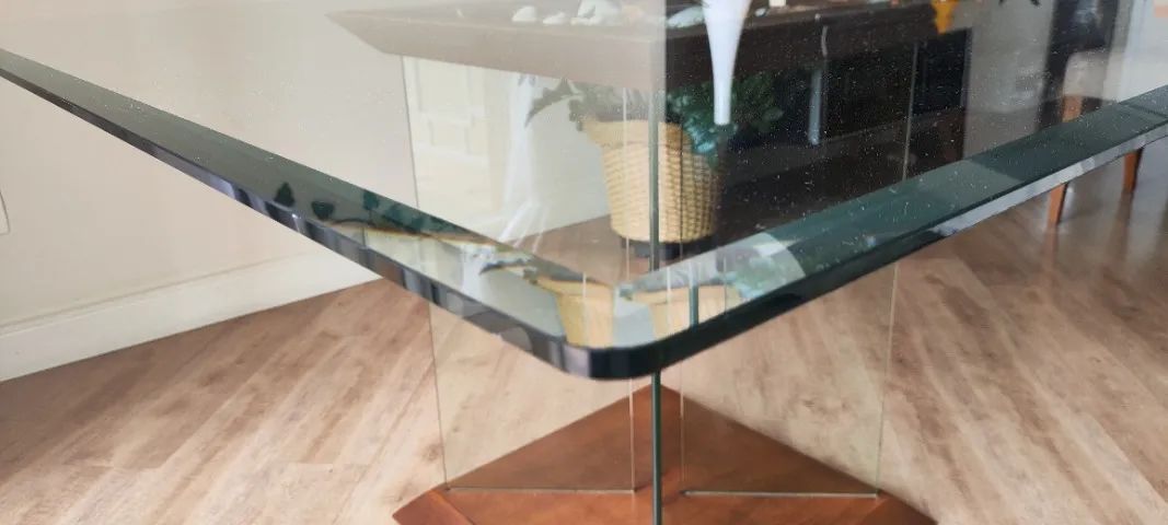 Mesa de vidro com base em madeira 8 Lugares - elegante, moderna e imponente - Foto 5