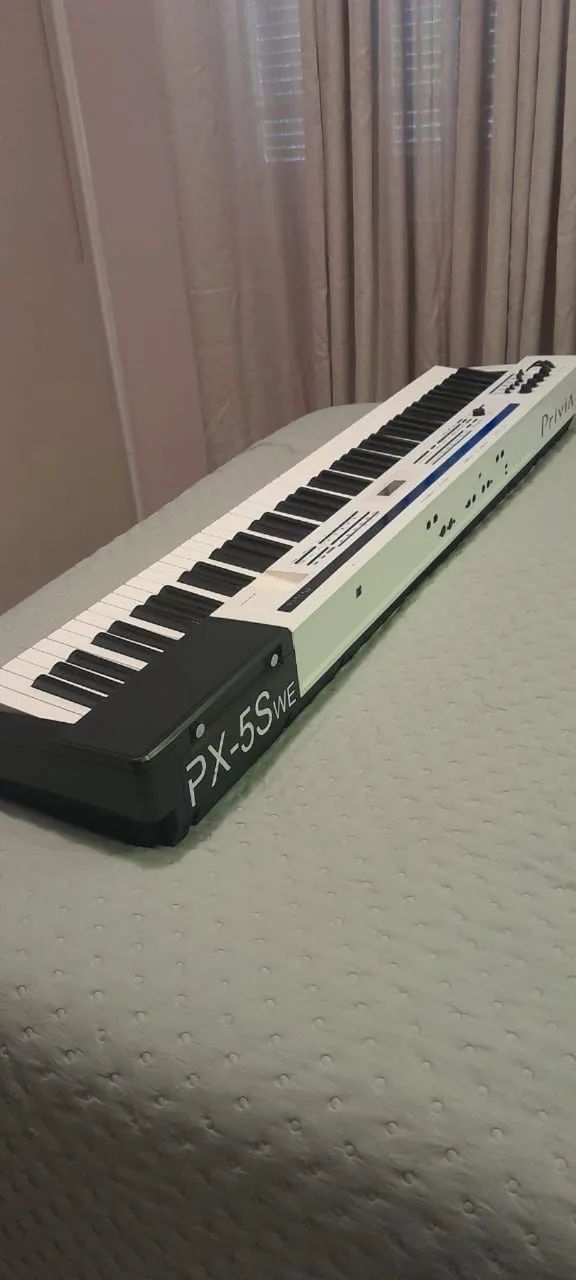 PIANO DIGITAL PRIVIA PX5S