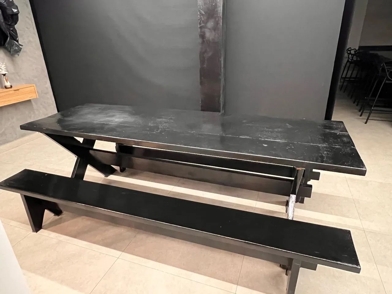 Mesa de madeira com 2 bancos - Foto 2