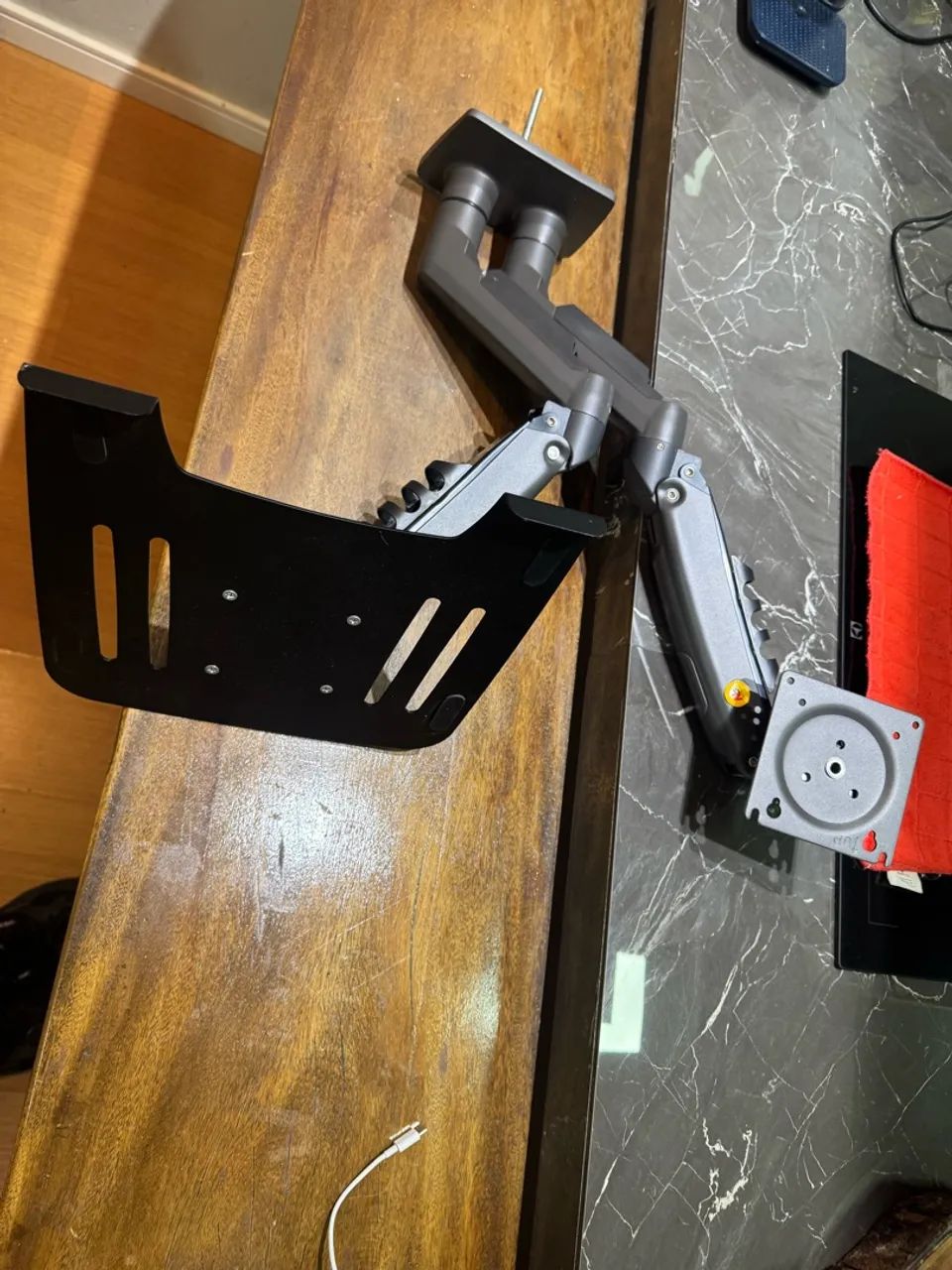 Braços articulados para monitores e notebook até 30 polegadas  - Foto 2