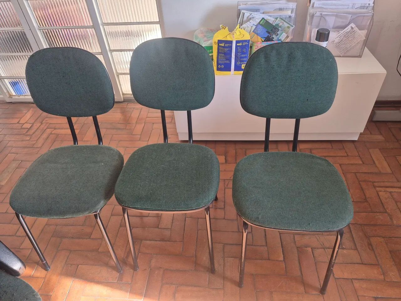 Mesa de escritório e cadeiras - Foto 4