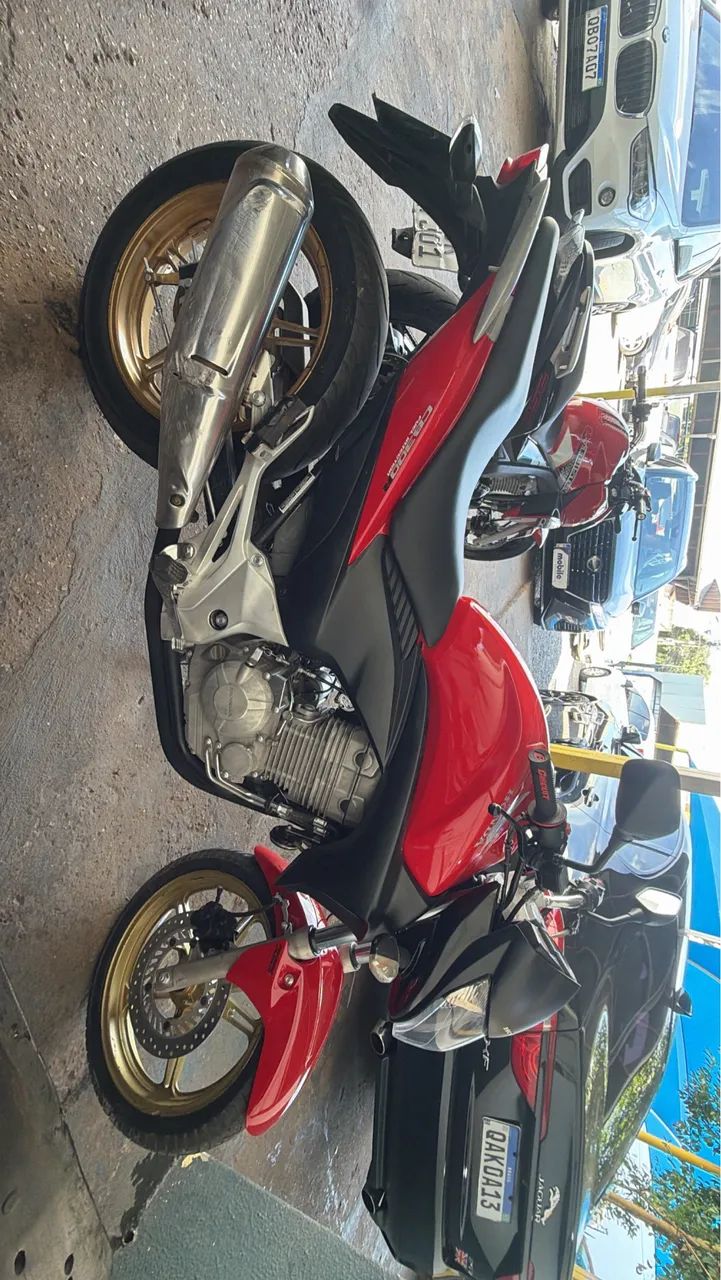 Moto CB 300
