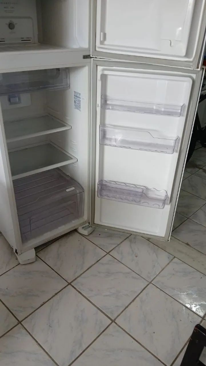 Geladeira dúplex semi nova 470076356602122244