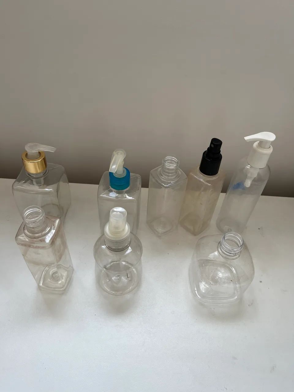 Lote potes plásticos com aplicadores cremes shampoo etc